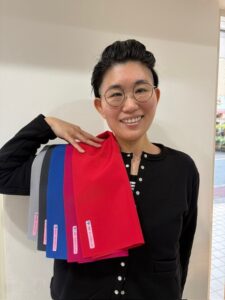 パーソナルカラー診断でブルーベース冬・セカンド秋と診断されたお客様。鮮やかさと青みのあるカラーで透明感と凛とした印象が引き立つ診断事例。